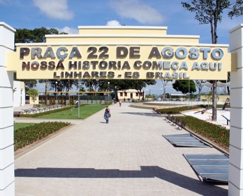 Foto da frente da Praça 22 de agosto