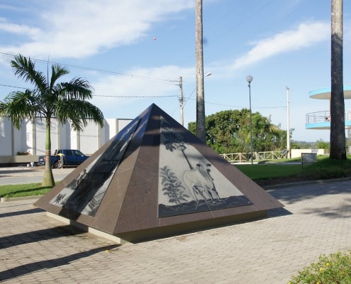 pirâmide monumento da praça 22 de agosto